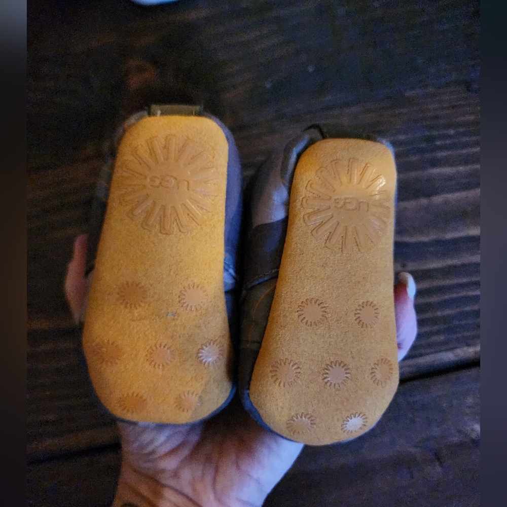 UGG Bundle - Picture 10 of 10
